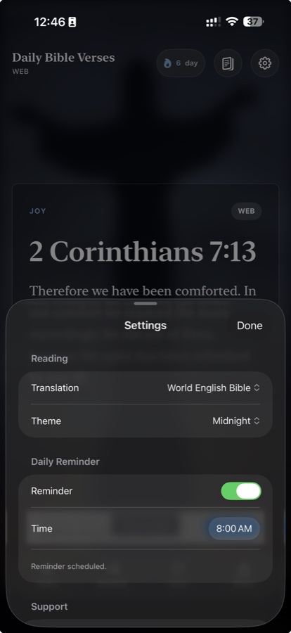 Settings screen showing translation, theme, and daily reminder settings.
